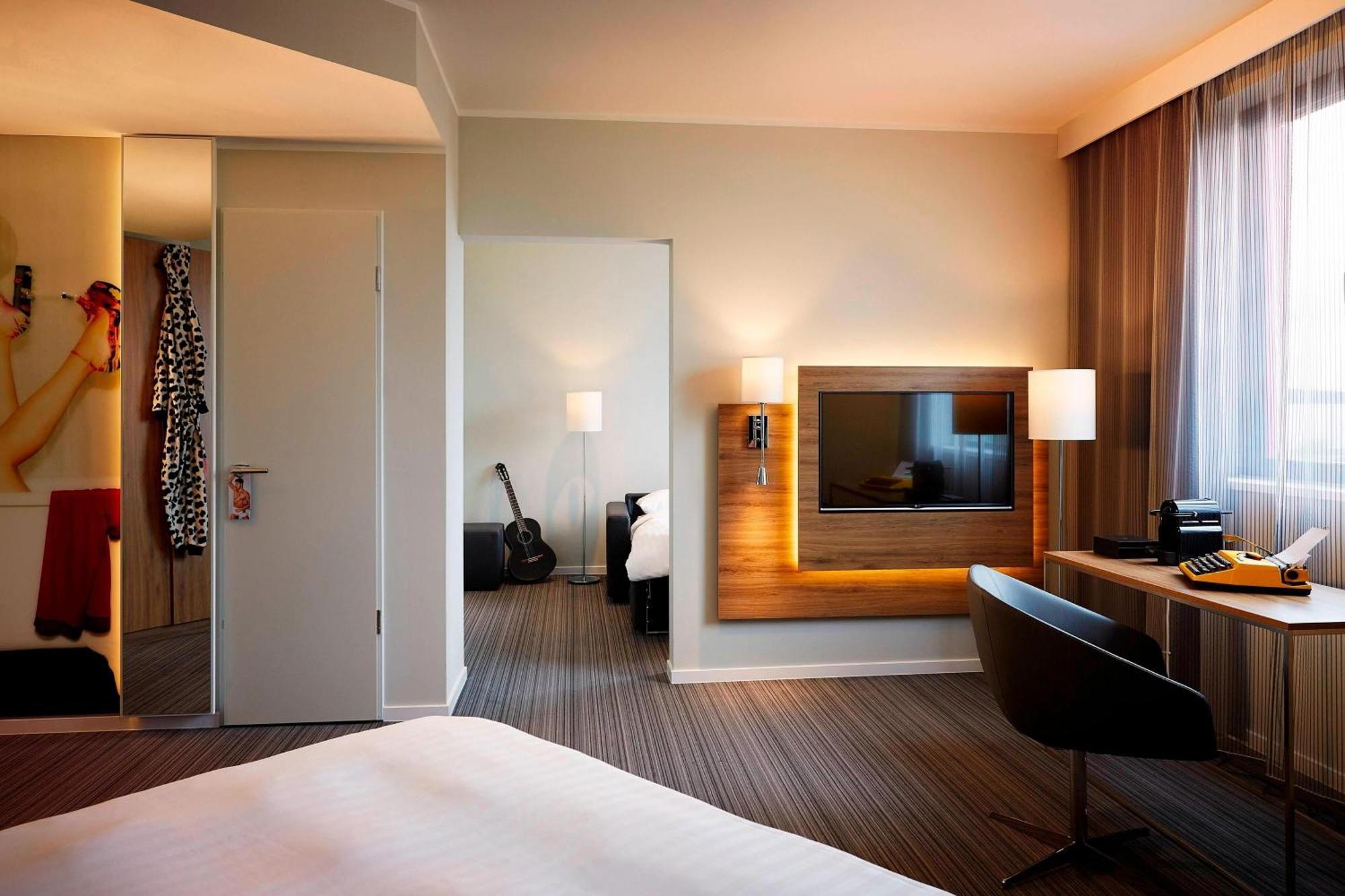 Hotel Moxy Munich Airport 4*